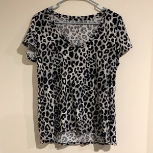 2/$20 🐕 PINK V-Neck Top